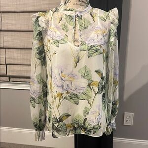 White House Black Market Green and White Floral Blouse